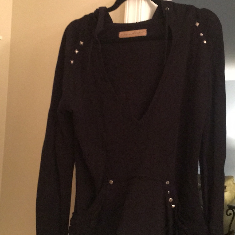 BLACK V NECK PEACE SIGN STUD SWEATSHIRT SIZE M - Picture 8 of 8